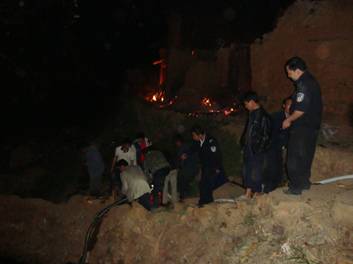 弥勒县西二镇派出所指导义务消防队应对火灾