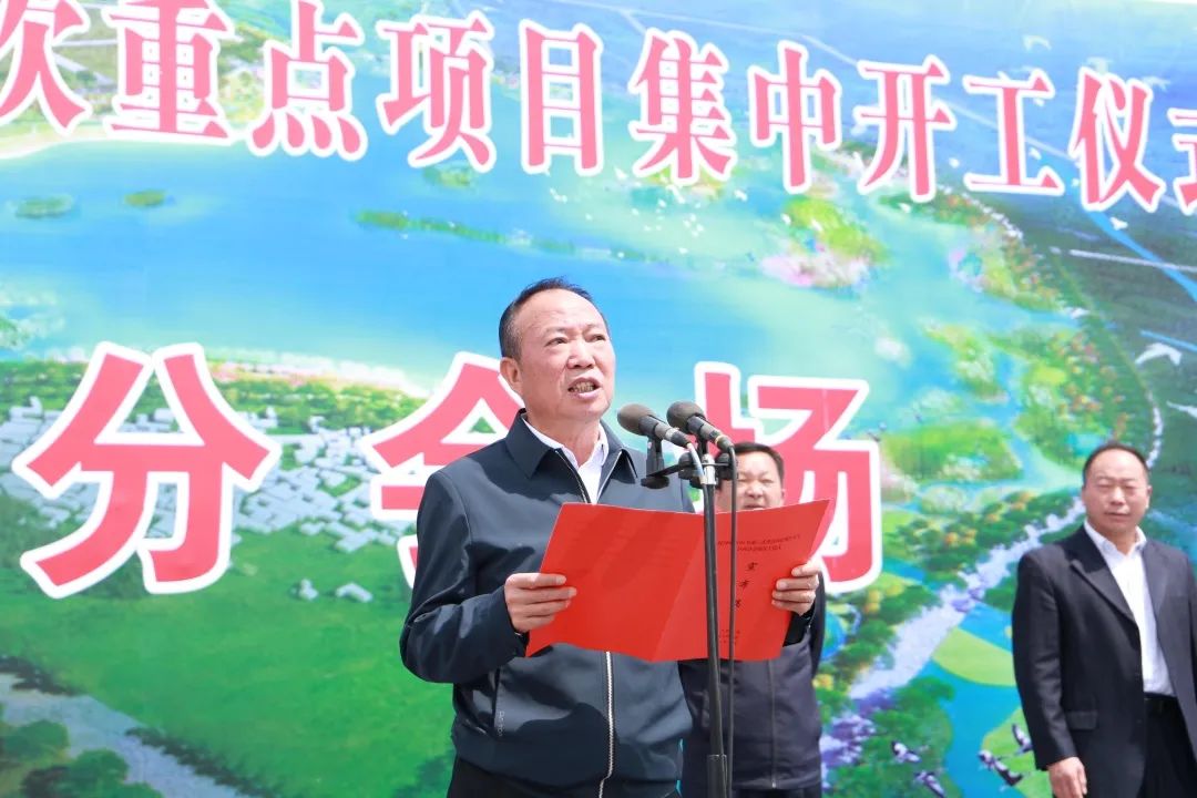 县委书记王家林,县委副书记,县人民政府县长莫伟,县人大常委会主任施