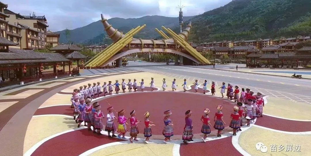 屏边县聚焦124打造民族团结进步示范