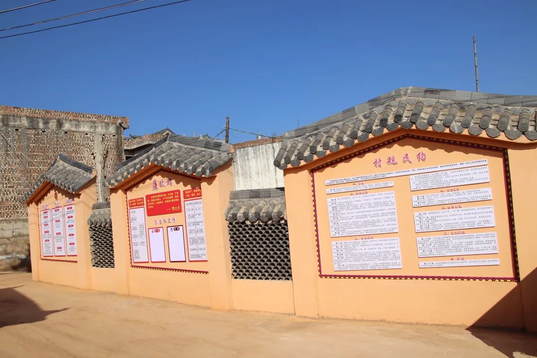 泸西县午街铺镇有面会说话的文化墙