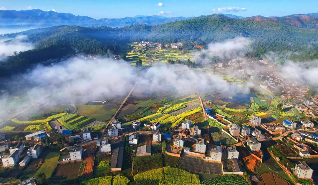 石屏县大地之歌赏宝秀山后坝风光