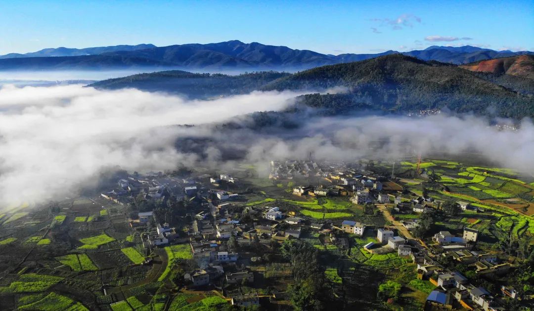 石屏县大地之歌赏宝秀山后坝风光