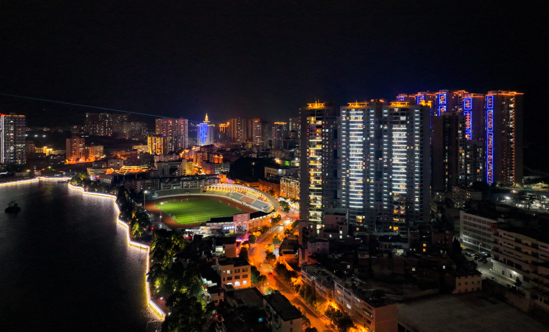个旧的夜景很美!背后的"掌灯人"更美_要闻_红河频道_云南网